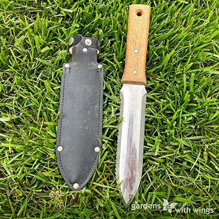 Nisahu Garden Knife - wooden handle